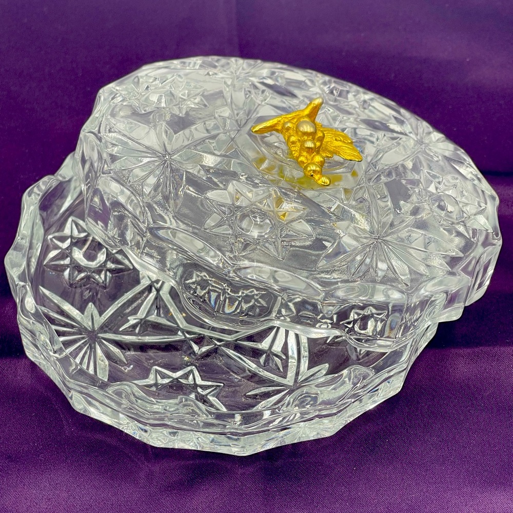 Anchor Hocking “Prescut” Crystal Trinket Box w/ Brass Grape Cluster Accent Lid - Picture 3 of 16